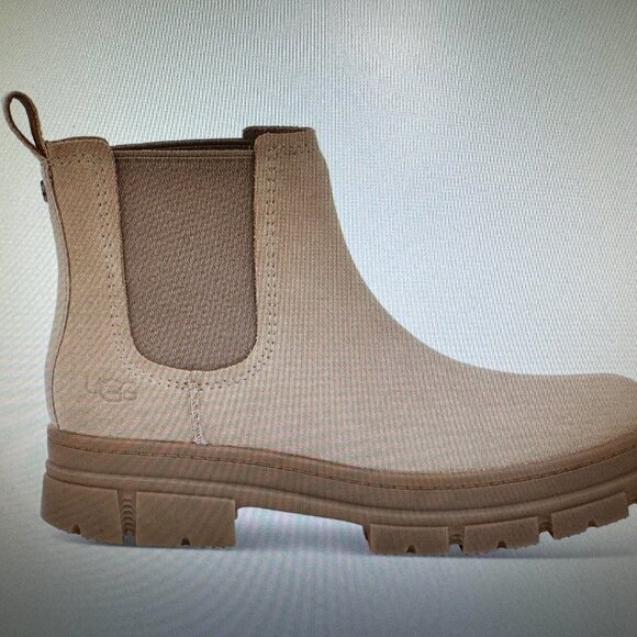 UGG® Women's Ashton Waterproof Lug-Sole Chelsea Boots W/ 1133893 NEW with TAGS - Picture 1 of 7
